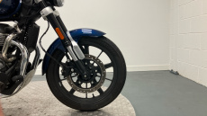 Royal Enfield Super Meteor 650 Top (23MY)